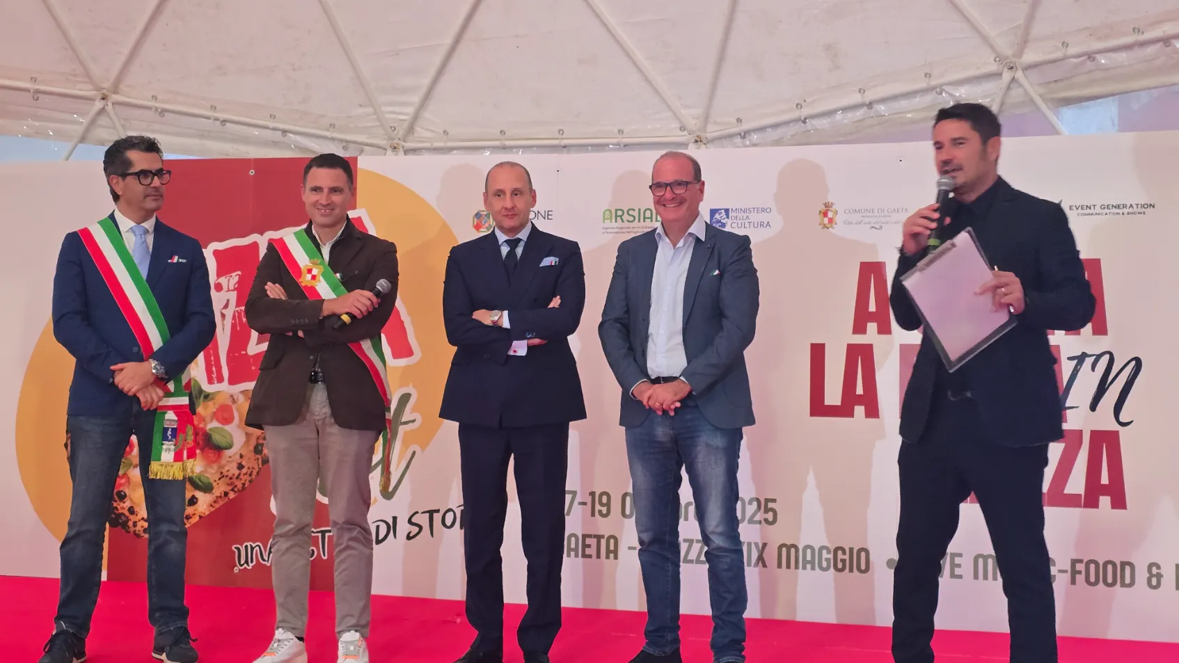 Immagine palco pizza fest