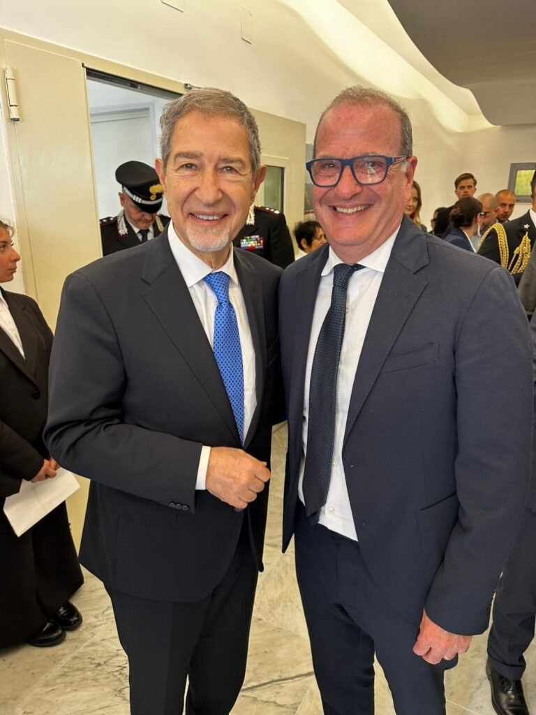 Immagine del Ministro Musumeci con Onorevole Cosmo Mitrano