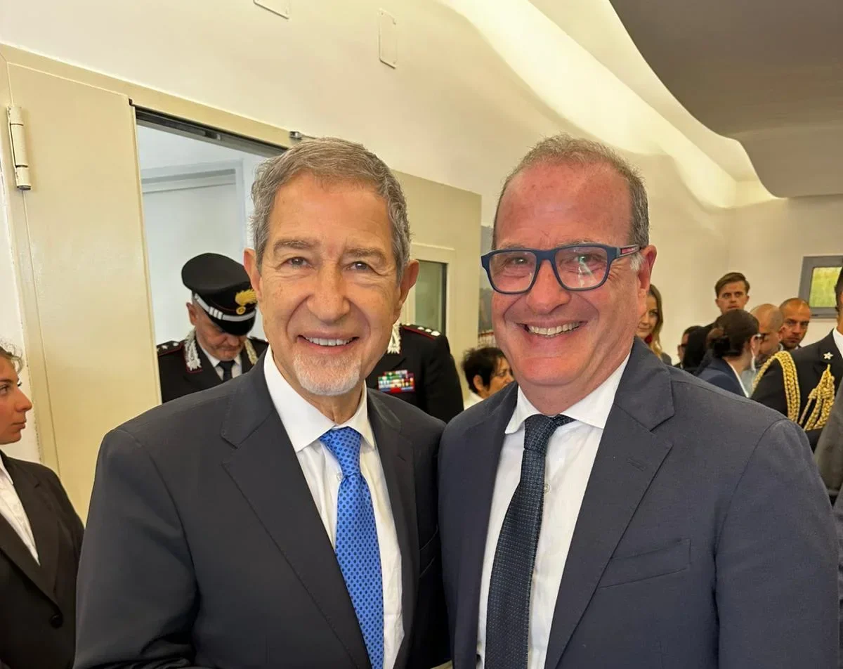 Immagine del Ministro Musumeci con Onorevole Cosmo Mitrano per l'evento